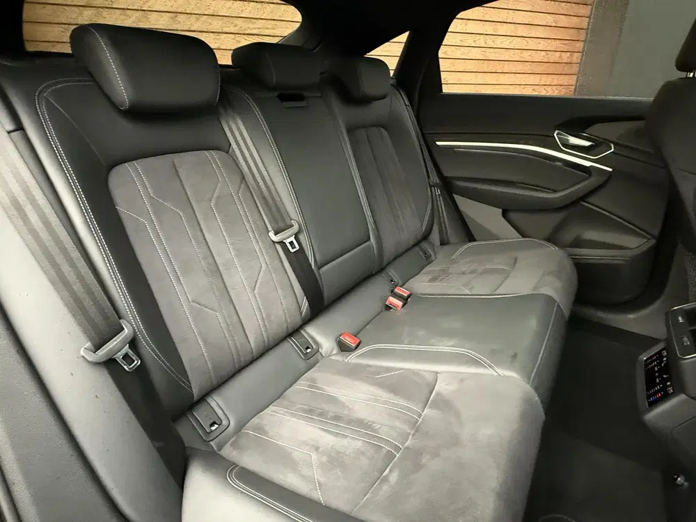Audi Q8 quattro S Edition 95 kWh PANO uit 2023, foto 10