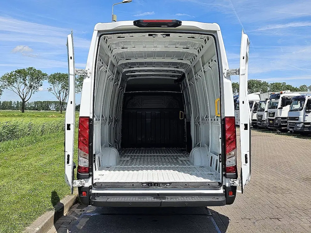 Iveco Daily 35S18HV 3.0 L4H2 3.0 Automaat 3zits Airco uit 2023, foto 13