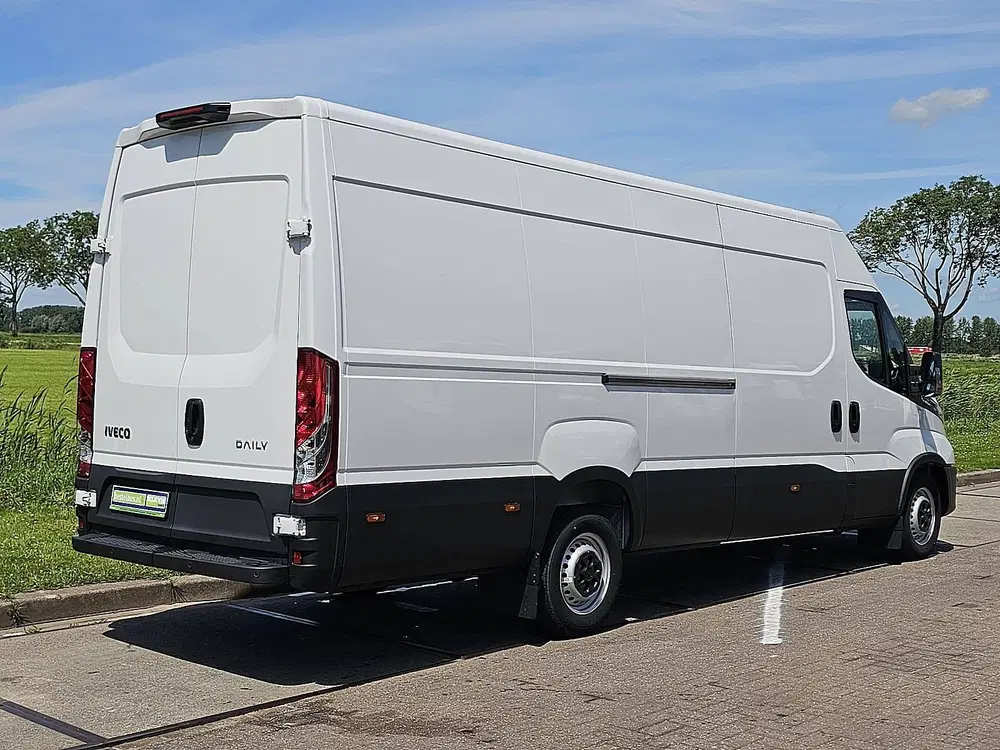 Iveco Daily 35S18HV 3.0 L4H2 3.0 Automaat 3zits Airco uit 2023, foto 3