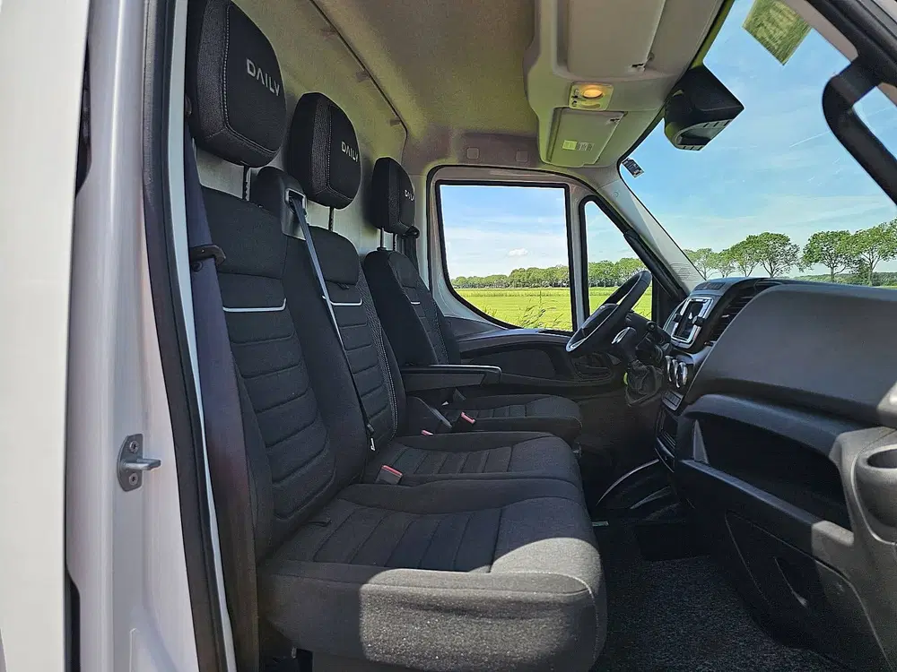 Iveco Daily 35S18HV 3.0 L4H2 3.0 Automaat 3zits Airco uit 2023, foto 6