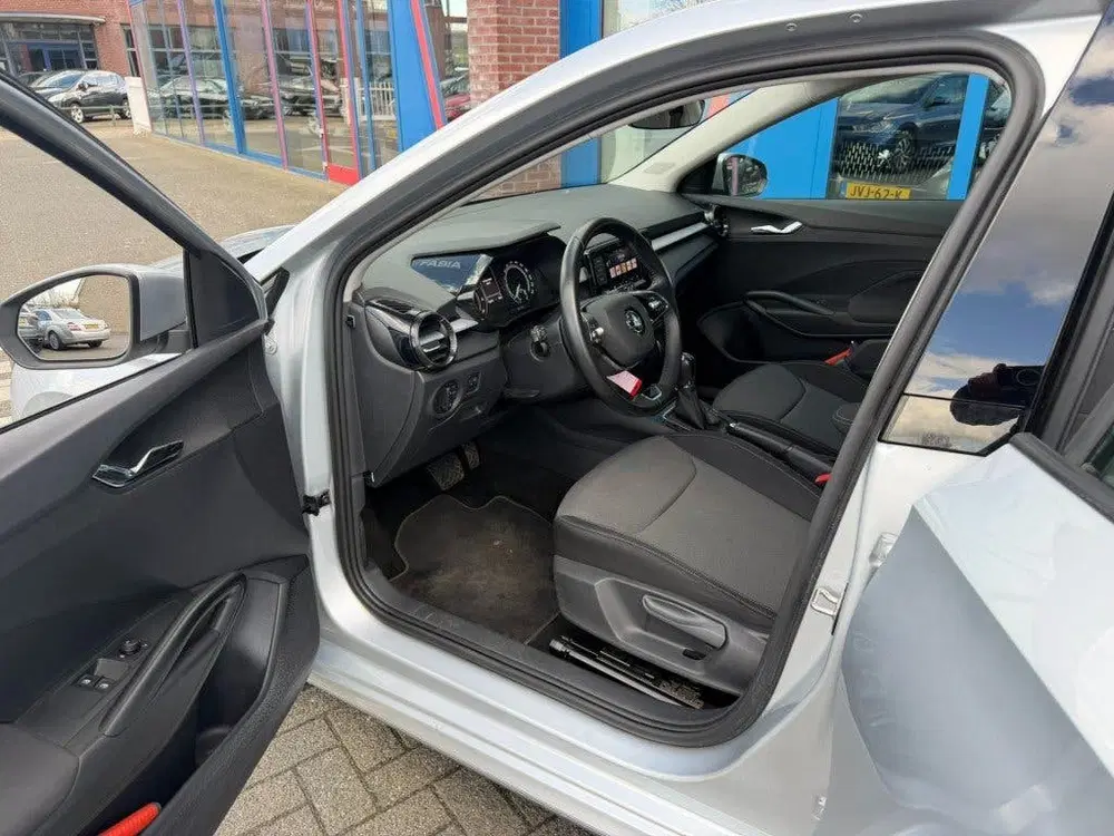 Skoda Fabia 1.0 TSi Automaat Navi Carplay Led Airco 20 uit 2023, foto 7