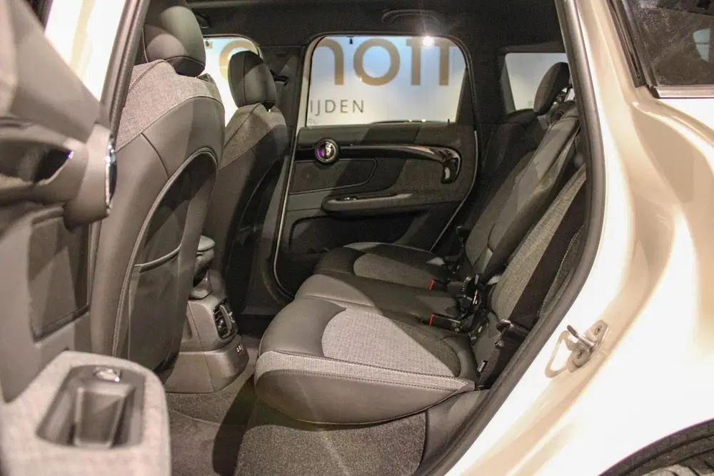 Mini Countryman 1.5 Cooper S E ALL4 Yours PANO uit 2023, foto 13