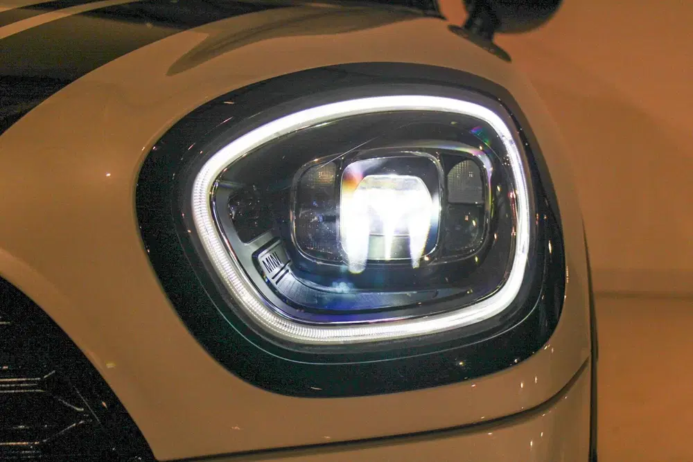 Mini Countryman 1.5 Cooper S E ALL4 Yours PANO uit 2023, foto 8