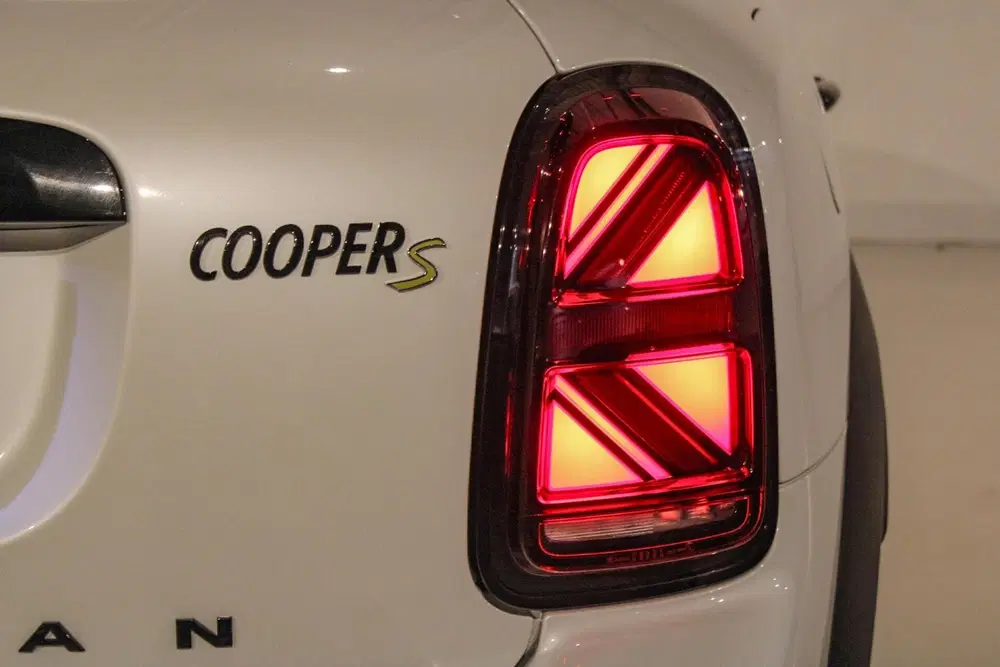 Mini Countryman 1.5 Cooper S E ALL4 Yours PANO uit 2023, foto 9
