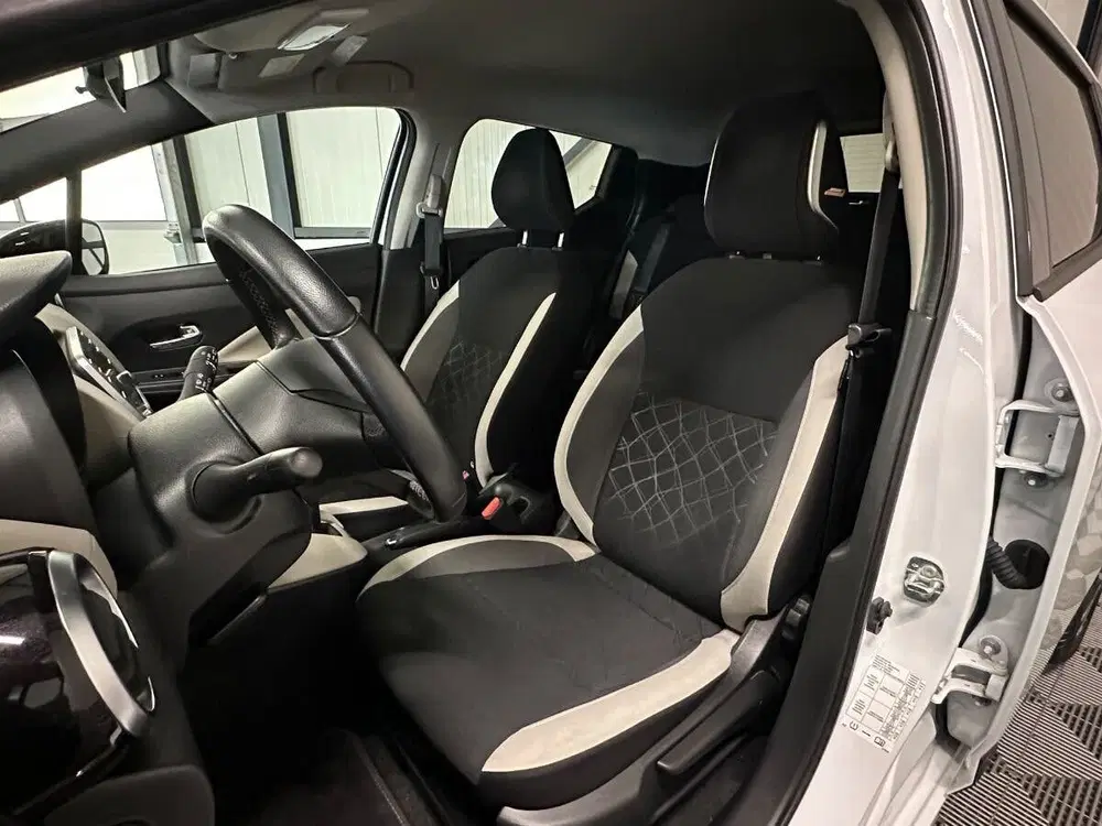 Nissan Micra 1.0 IG-T uit 2021, foto 14