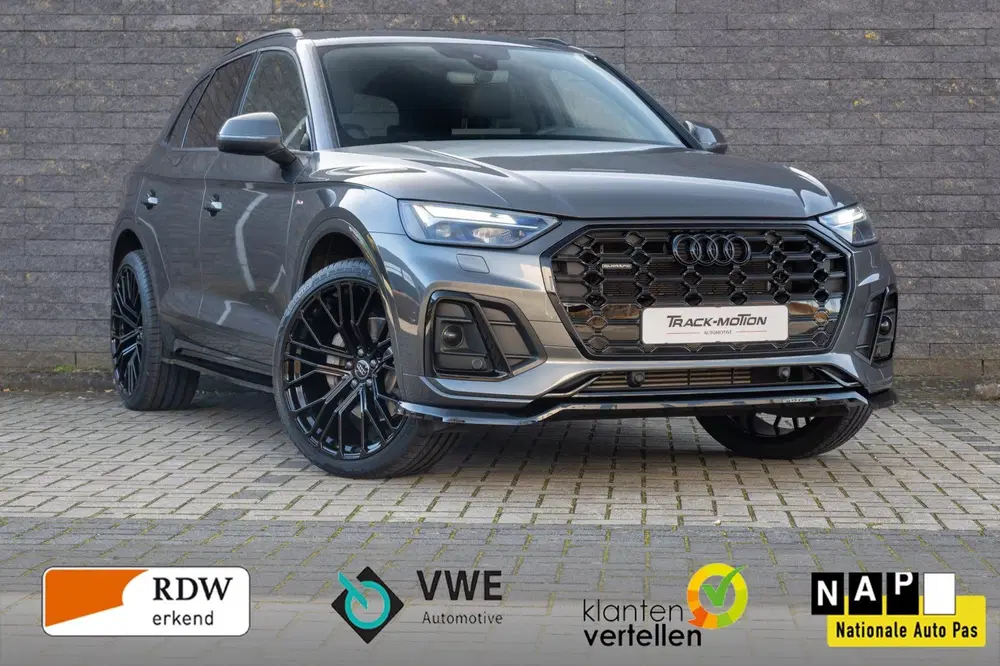 Audi Q5 50 TFSI e S edition Competition GREY & BLA uit 2022