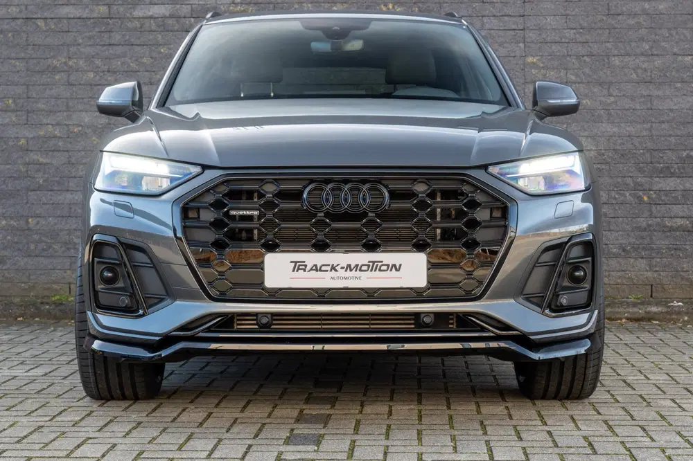 Audi Q5 50 TFSI e S edition Competition GREY & BLA uit 2022, foto 3