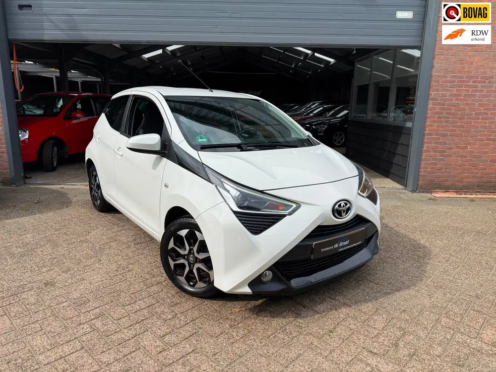 Toyota Aygo 1.0 VVT-i x-play uit 2020