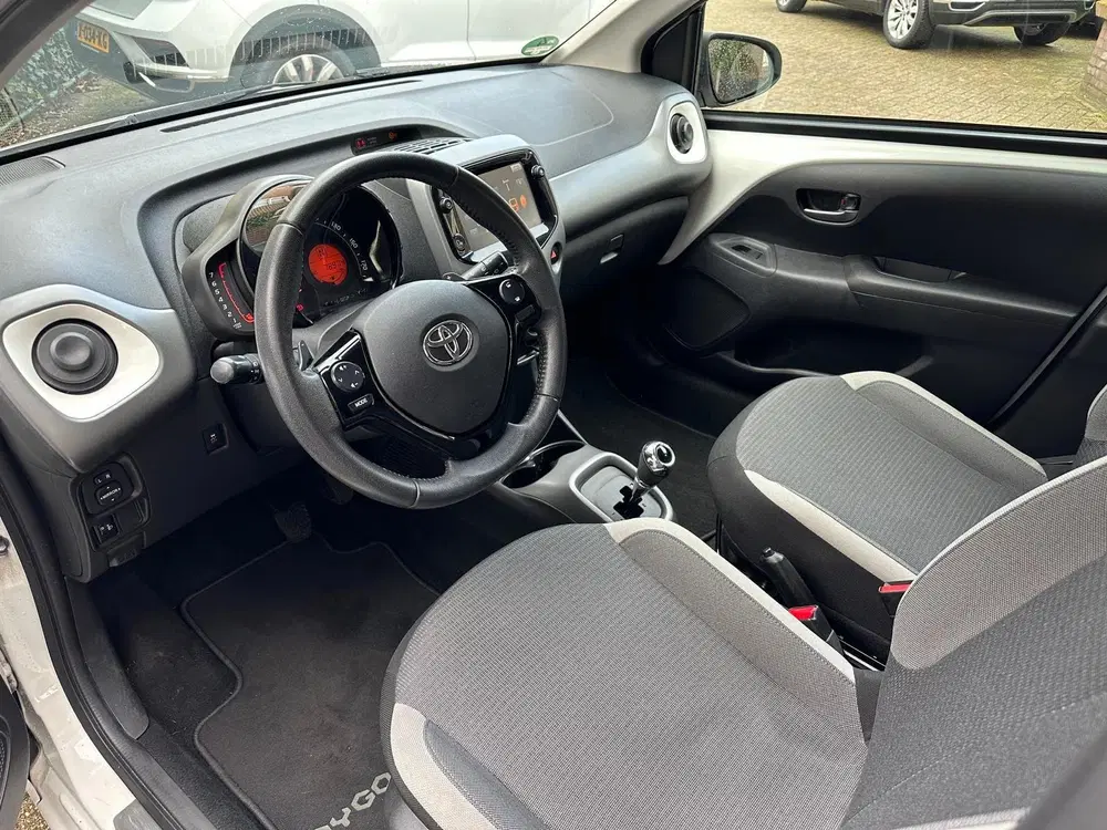Toyota Aygo 1.0 VVT-i x-play uit 2020, foto 14