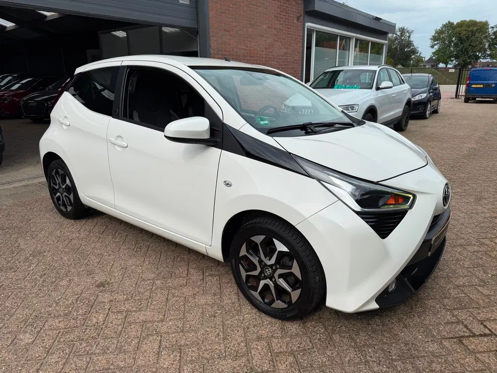 Toyota Aygo 1.0 VVT-i x-play uit 2020, foto 4