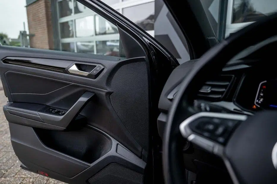 Volkswagen T-Roc 1.5 TSI R-Line DSG uit 2024, foto 13