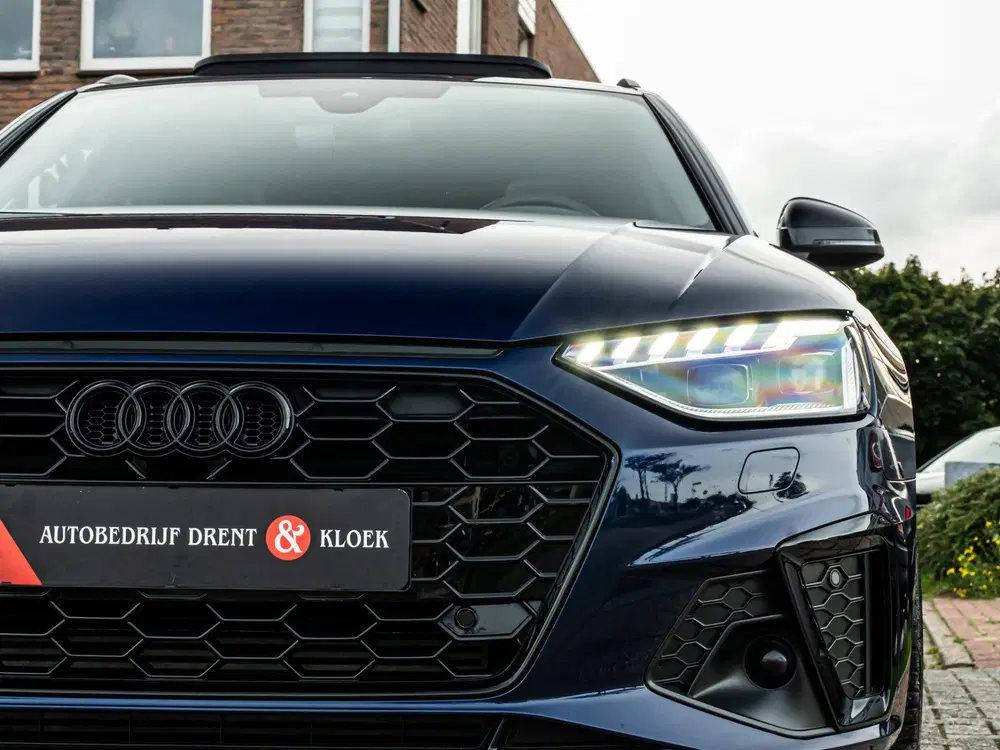 Audi A4 40 TFSI S edition PANO RS SCHAALSTOEL BLAC uit 2024, foto 14