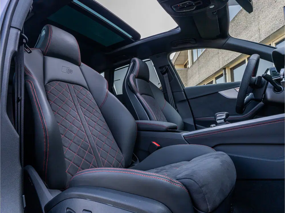 Audi A4 40 TFSI S edition PANO RS SCHAALSTOEL BLAC uit 2024, foto 4