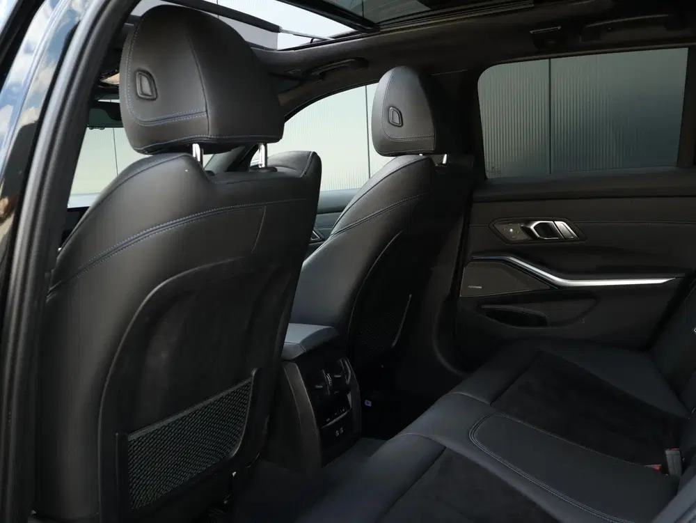 BMW 3-serie 330e M-Sport uit 2020, foto 14