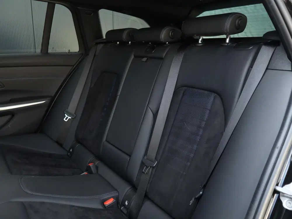 BMW 3-serie 330e M-Sport uit 2020, foto 15