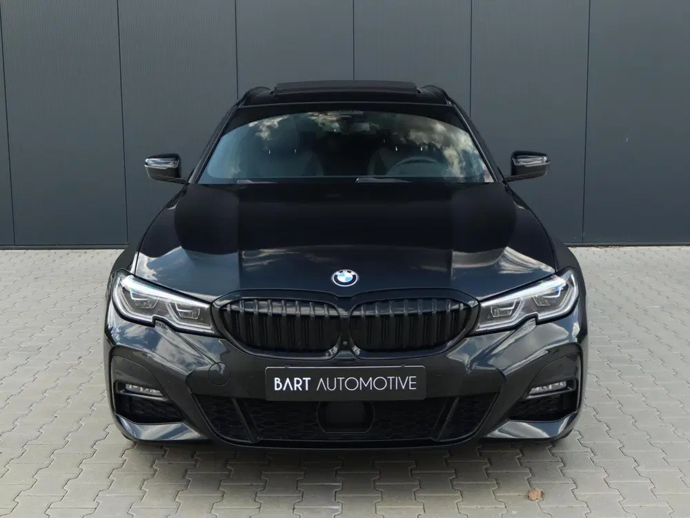 BMW 3-serie 330e M-Sport uit 2020, foto 2