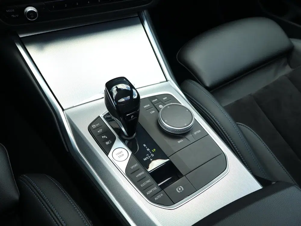 BMW 3-serie 330e M-Sport uit 2020, foto 5