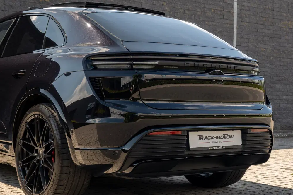Porsche Macan Turbo 100 kWh BTW 21% Black Pano uit 2024, foto 12