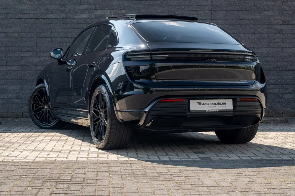 Porsche Macan Turbo 100 kWh BTW 21% Black Pano uit 2024, foto 13