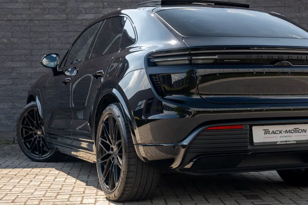 Porsche Macan Turbo 100 kWh BTW 21% Black Pano uit 2024, foto 14