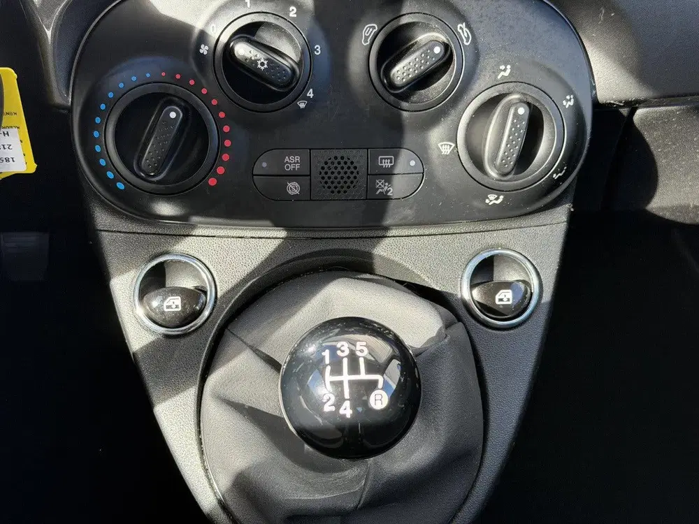 Fiat 500C 0.9 TwinAir Turbo Young Cabrio uit 2020, foto 14