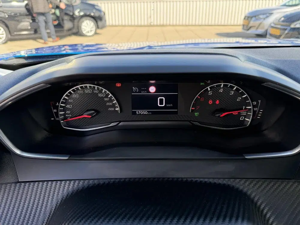 Peugeot 2008 1.2 PureTech Active Pack uit 2021, foto 10
