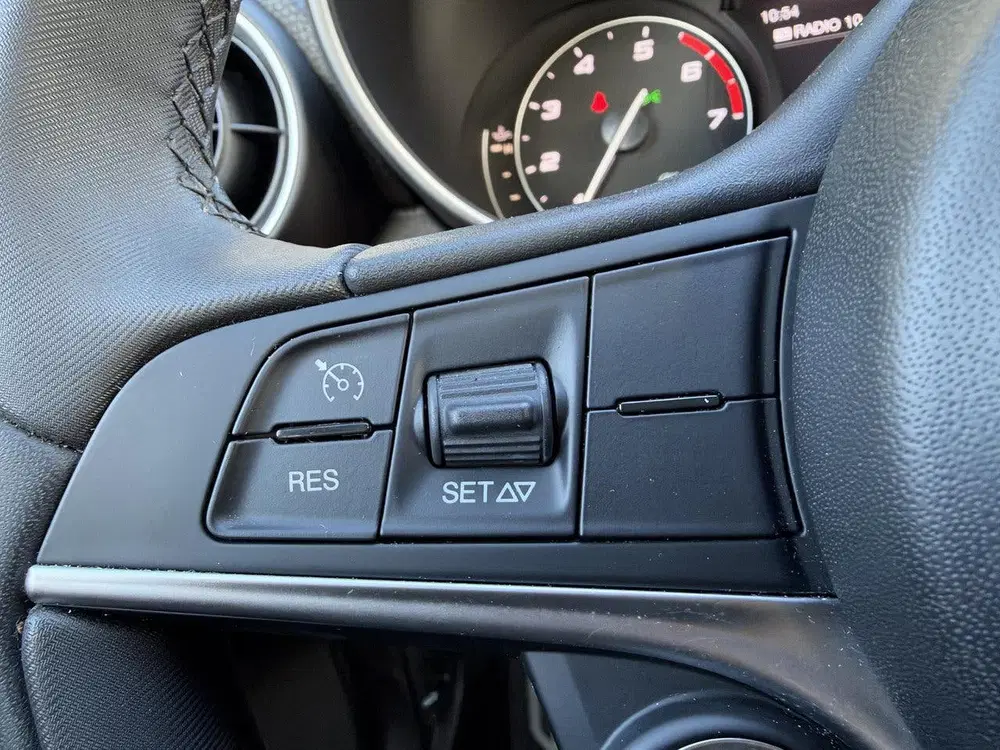 Alfa Romeo Giulia 2.0T Super Parkersensoren uit 2020, foto 9