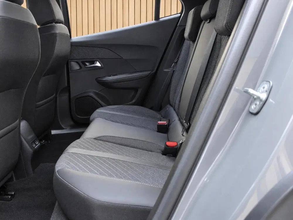 Peugeot 2008 1.2 Hybrid 145 Allure VOORRAAD KORTING uit 2026, foto 12