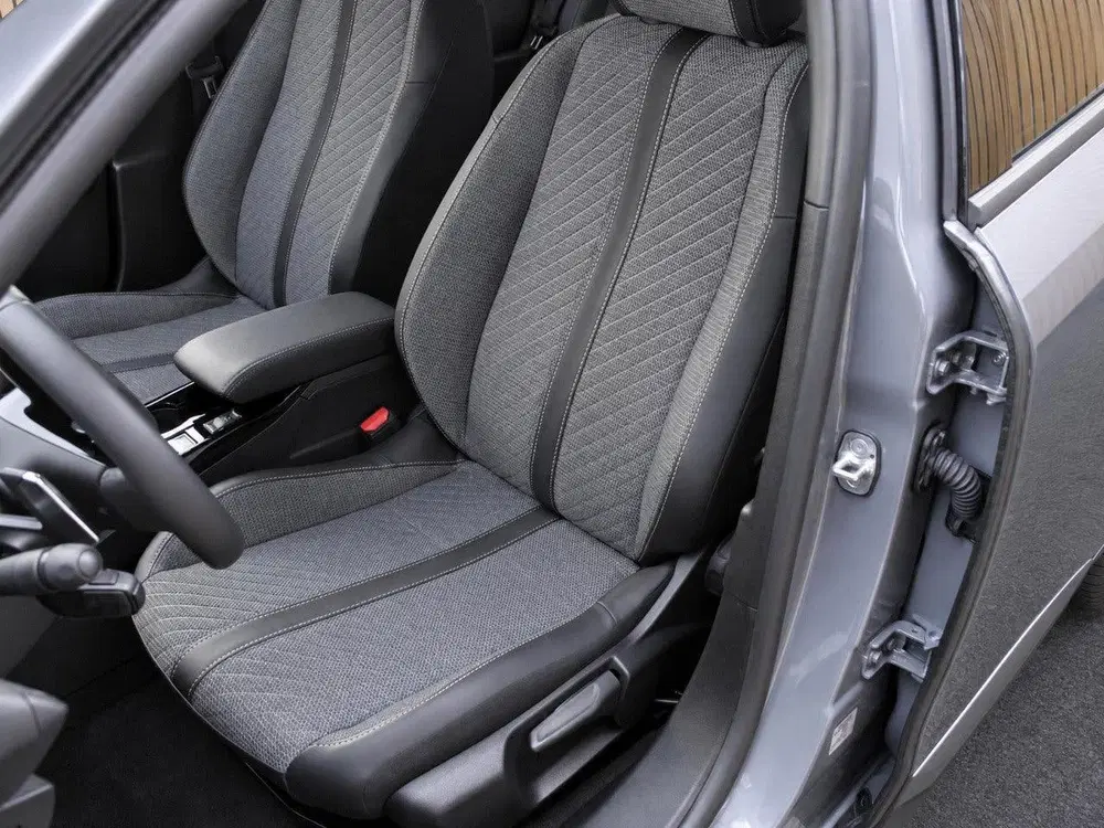 Peugeot 2008 1.2 Hybrid 145 Allure VOORRAAD KORTING uit 2026, foto 7