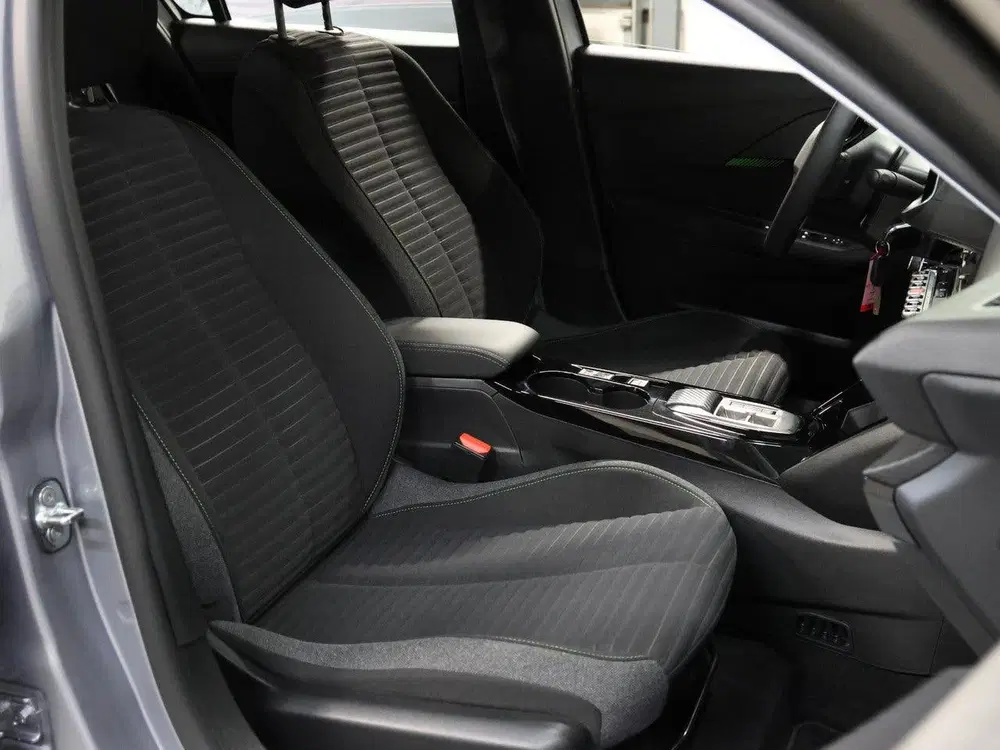 Peugeot 208 Active 50kWh 136PK uit 2024, foto 10