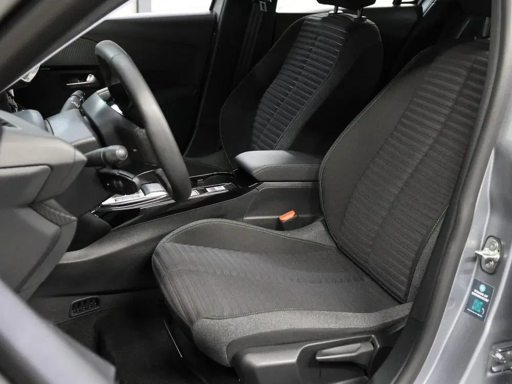 Peugeot 208 Active 50kWh 136PK uit 2024, foto 12