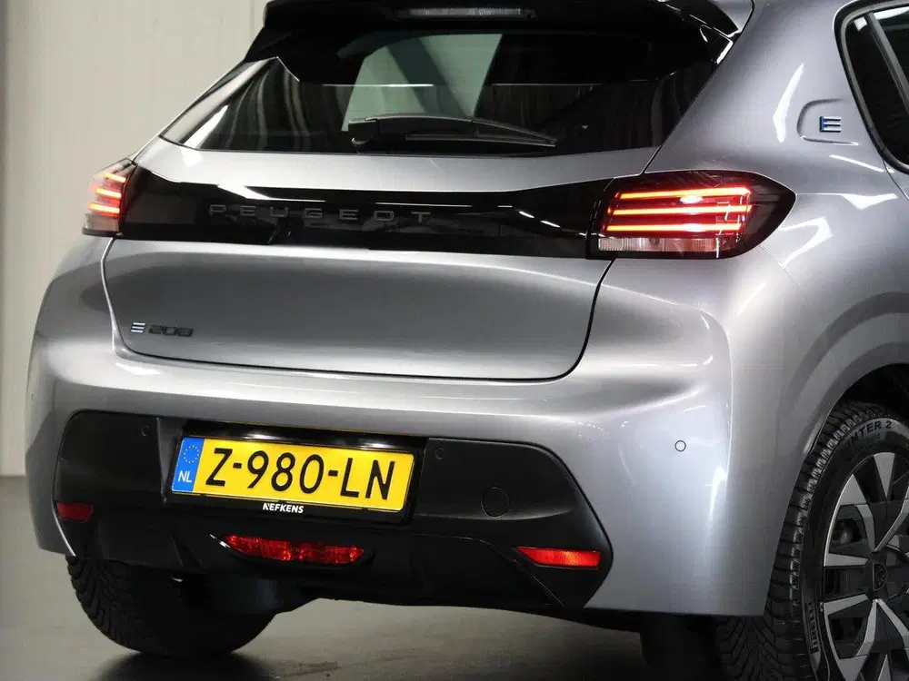 Peugeot 208 Active 50kWh 136PK uit 2024, foto 7