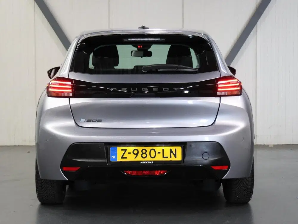 Peugeot 208 Active 50kWh 136PK uit 2024, foto 8