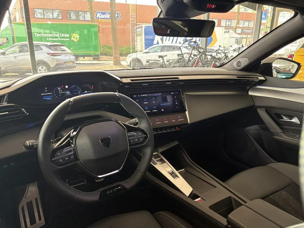 Peugeot 308 SW GT EV 58kWh 156pk uit 2026, foto 13