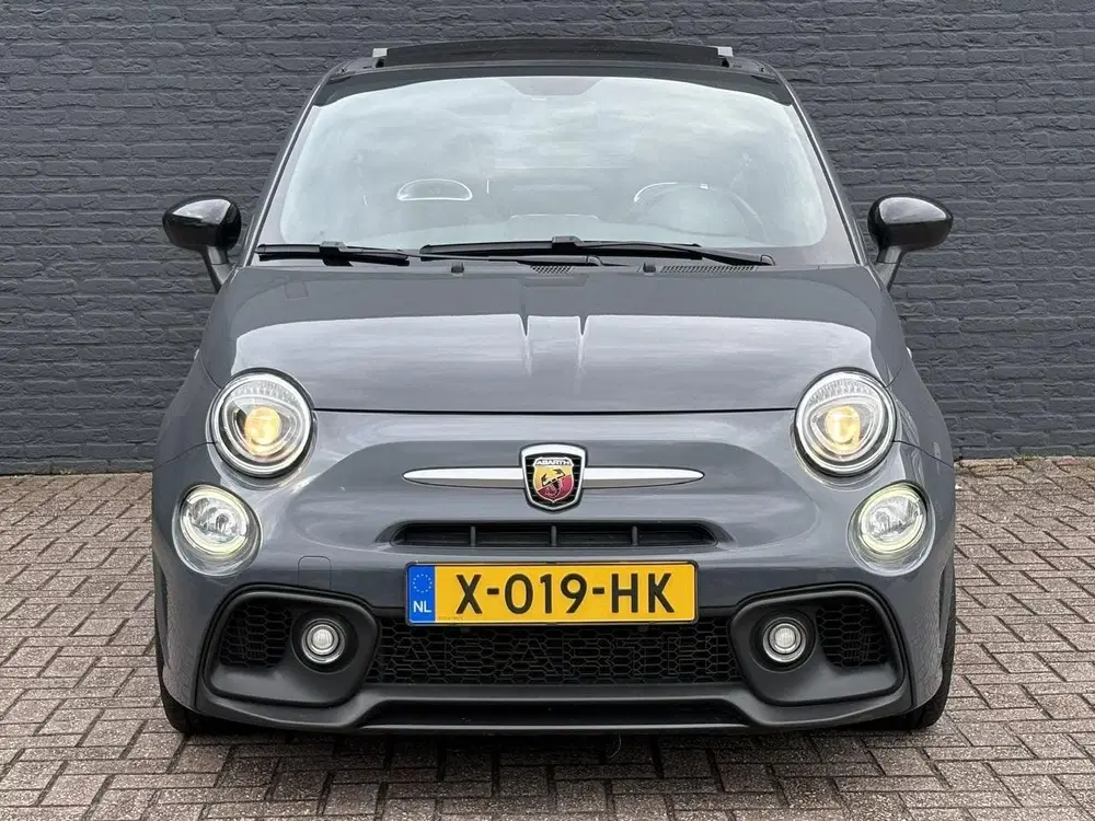 Abarth 595C 1.4 T-Jet uit 2021, foto 2