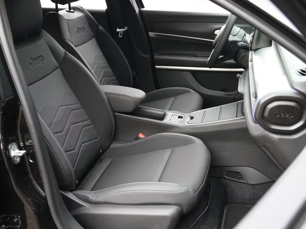 Jeep Avenger Summit 54 kWh uit 2025, foto 10
