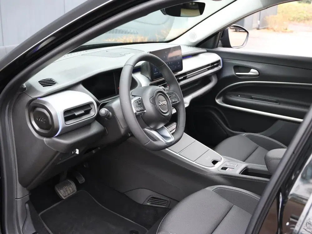 Jeep Avenger Summit 54 kWh uit 2025, foto 11