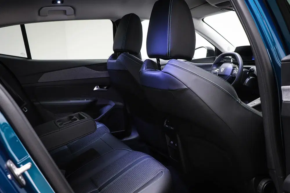 Peugeot 408 Allure 58 kWh uit 2026, foto 13