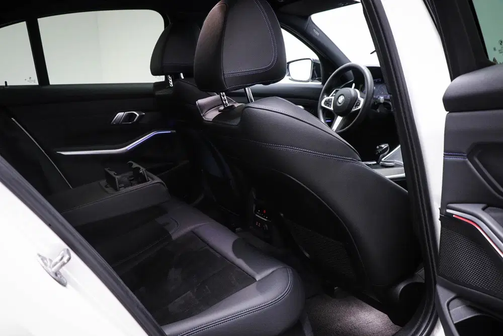 BMW 3-serie 318i M-Sport Executive Edition uit 2020, foto 11