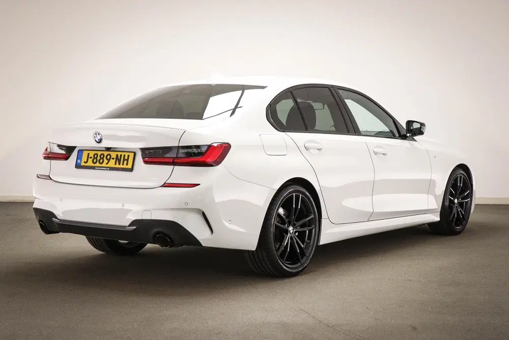 BMW 3-serie 318i M-Sport Executive Edition uit 2020, foto 2