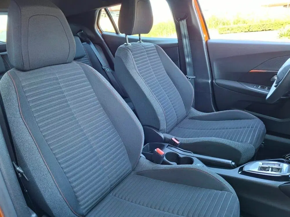 Peugeot 2008 1.2 PURETECH AUTOMAAT 130PK ACTIVE PACK AI uit 2023, foto 8