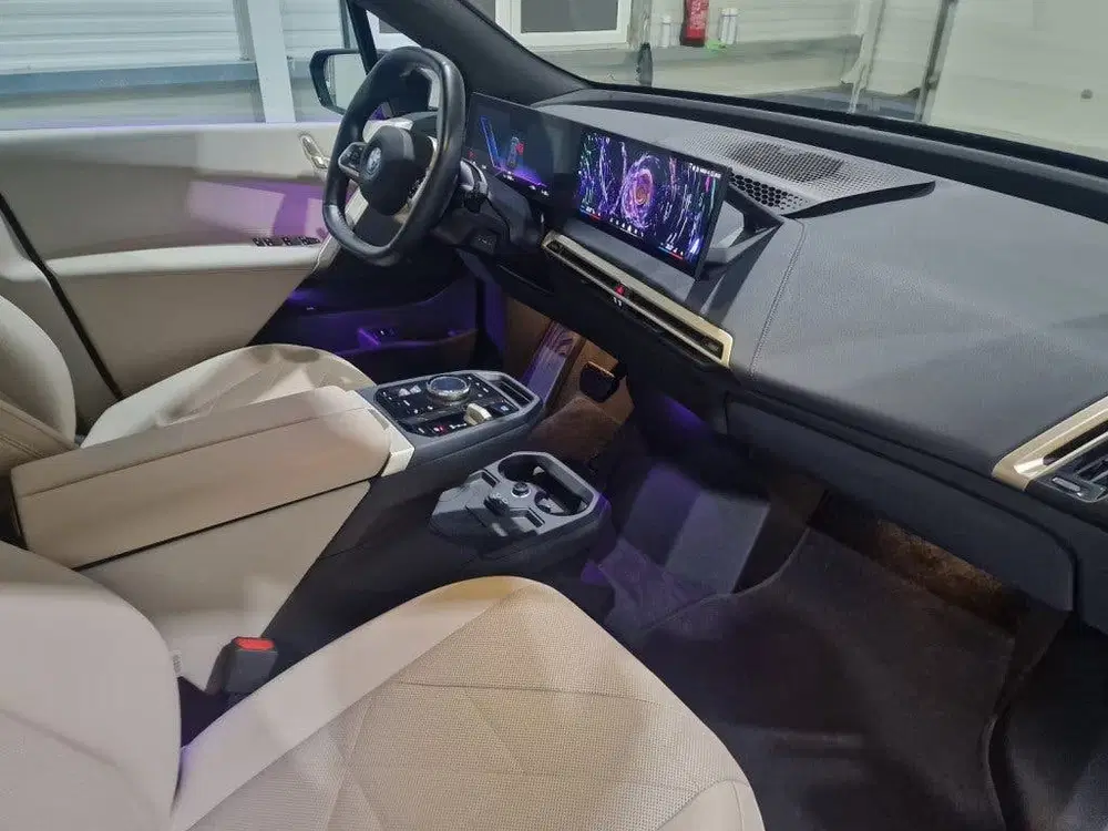 BMW iX xDrive50 M-sport uit 2024, foto 10