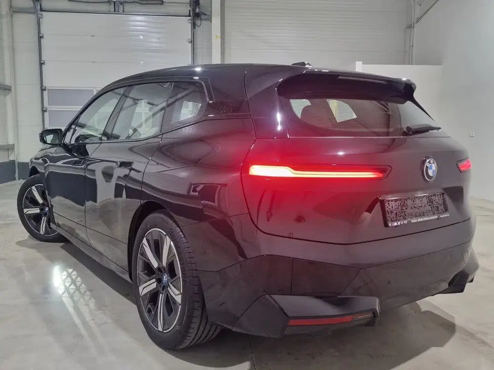 BMW iX xDrive50 M-sport uit 2024, foto 2