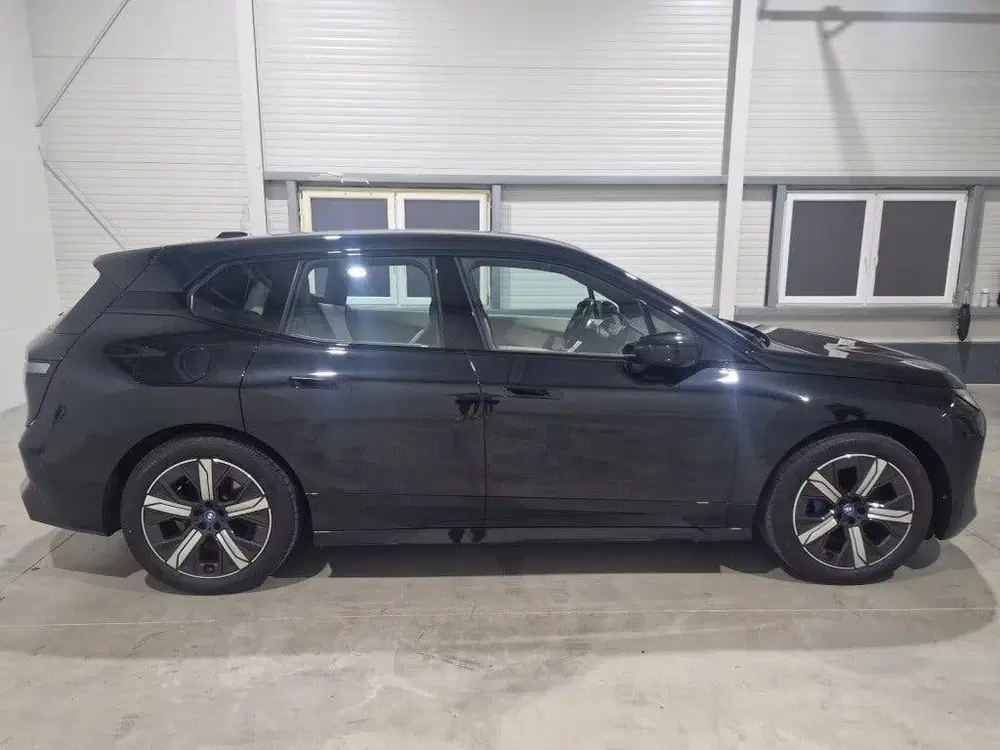 BMW iX xDrive50 M-sport uit 2024, foto 3