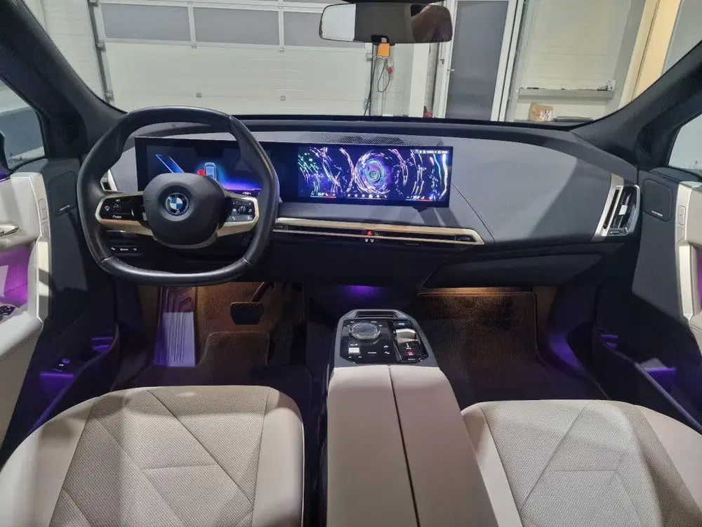 BMW iX xDrive50 M-sport uit 2024, foto 6