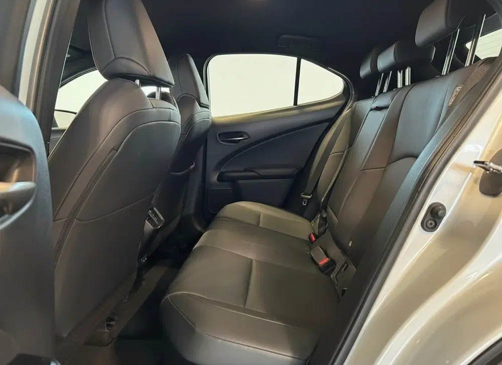 Lexus UX 250h Luxury Line uit 2022, foto 7