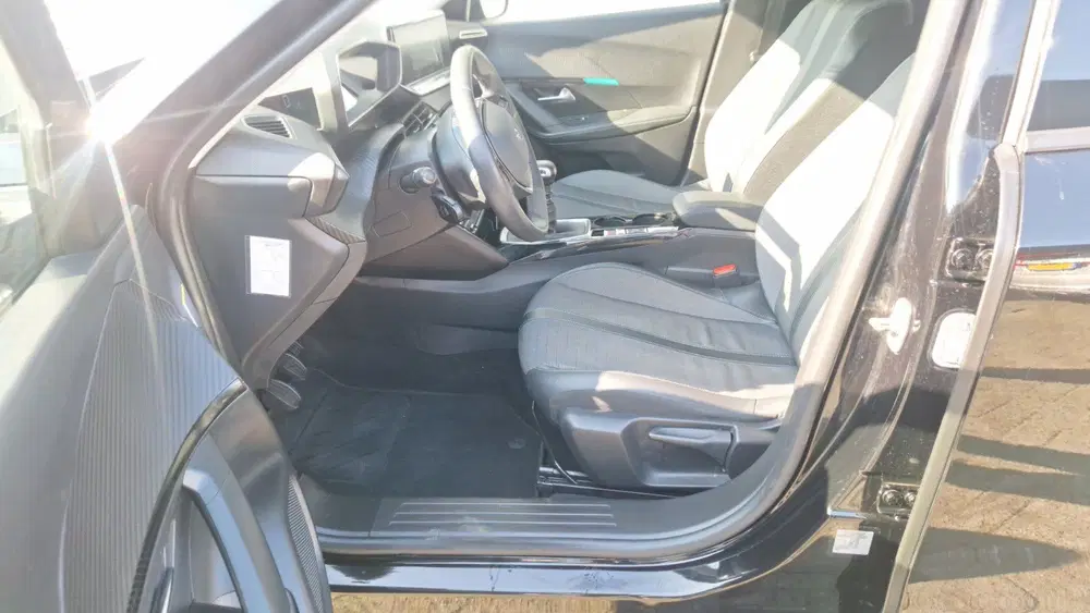 Peugeot 2008 1.2 PureTech Allure Pack uit 2023, foto 10