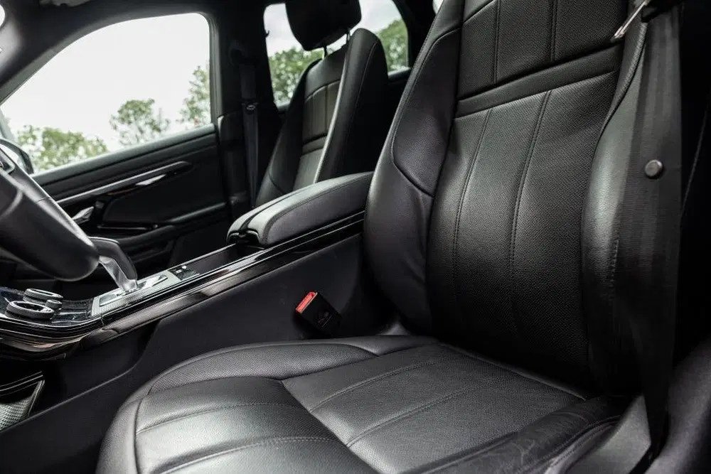 Land Rover Range Rover Evoque 1.5 P300e AWD R-Dynamic HSE uit 2023, foto 4