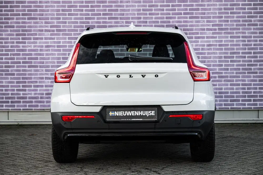 Volvo XC40 2.0 B3 Plus Dark uit 2025, foto 10