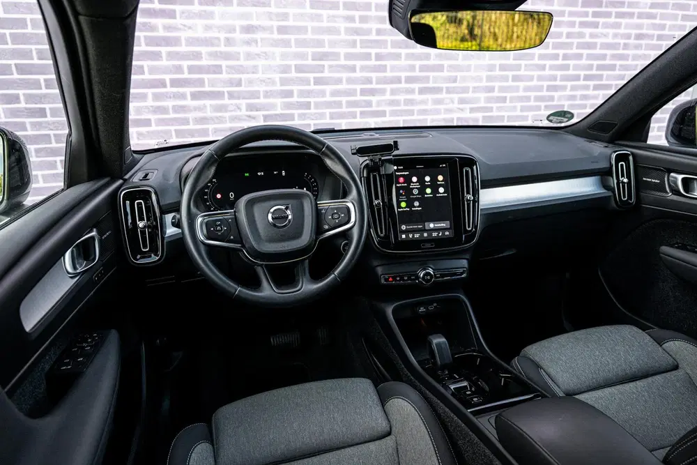 Volvo XC40 2.0 B3 Plus Dark uit 2025, foto 11